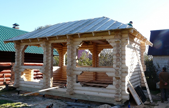 Построенный домБеседка из бревна в СНТ Ива